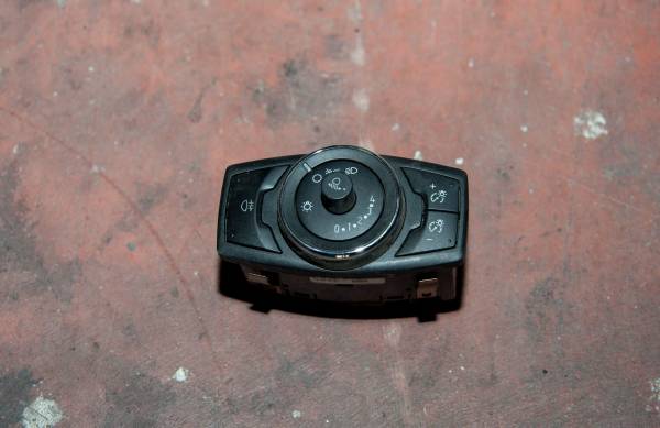 FORD TRANSİT 100 L-S-V ÇIKMA PARÇA  363 FAR DÜĞMESİ